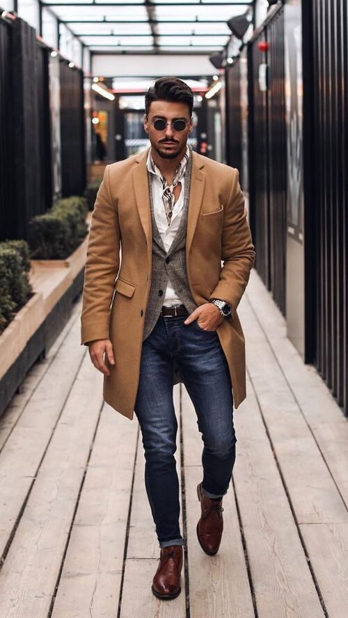 استایل مردانه پاییزی با کت بلند کرم
