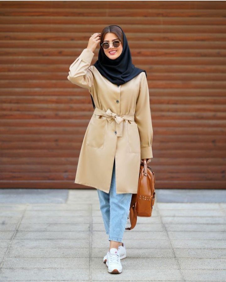 استایل دانشجویی دخترونه با مانتو کرم و مام استایل