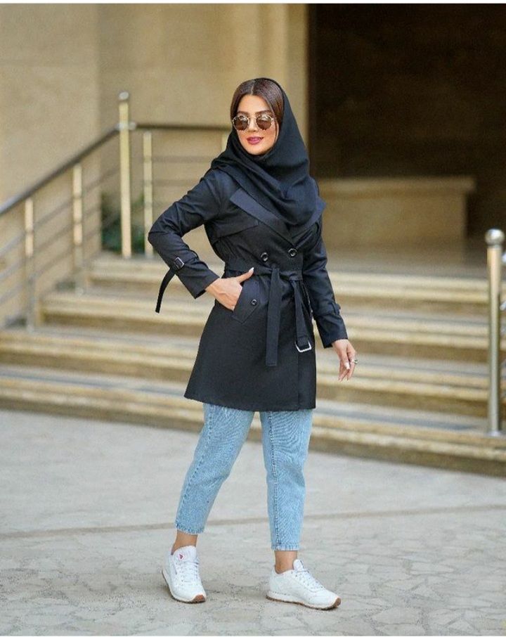 استایل دانشجویی دخترونه با بارونی مشکی
