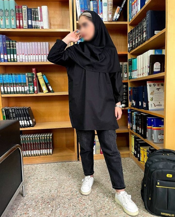 استایل دانشجویی دخترونه با مانتو اسپرت مشکی