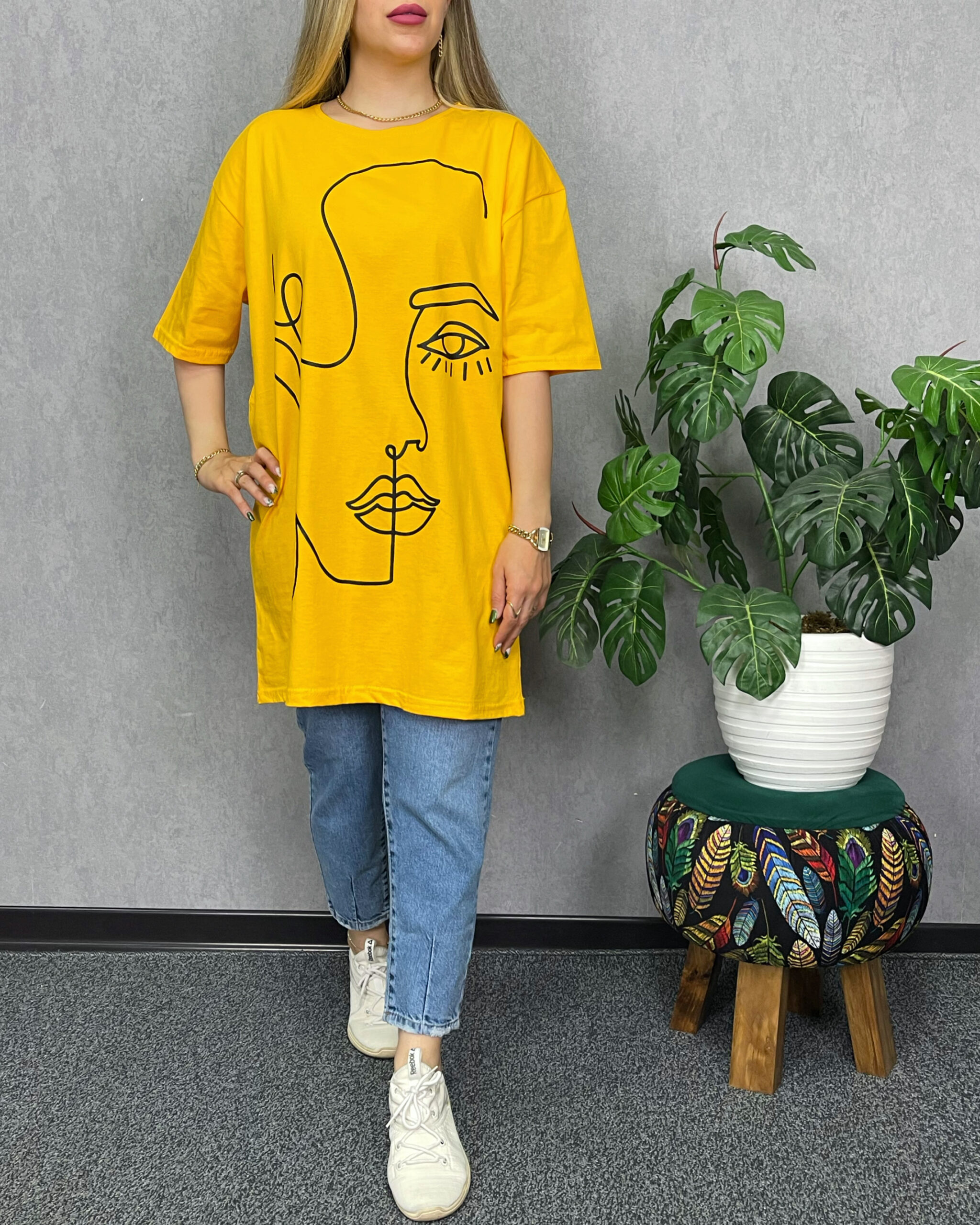 تیشرت لانگ زرد با طرح چهره